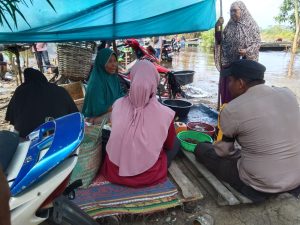 Acungan Jempol, Bhabinkamtibmas Buluh Cina Polsek Siak Hulu Terus Beri Edukasi Cooling System Pemilu Damai Acungan Jempol, Bhabinkamtibmas Buluh Cina Polsek Siak Hulu Terus Beri Edukasi Cooling System Pemilu Damai