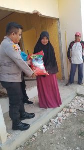 Gerak Cepat, Kapolsek Tambang Langsung Tinjau dan Bantu Dua Korban Rumah Longsor ke Sungai Gerak Cepat, Kapolsek Tambang Langsung Tinjau dan Bantu Dua Korban Rumah Longsor ke Sungai