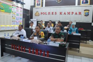 Polres Kampar Zoom Meeting Terkait Persiapan Pengumutan dan Perhitungan Surat Suara Pemilu 2024 Polres Kampar Zoom Meeting Terkait Persiapan Pengumutan dan Perhitungan Surat Suara Pemilu 2024