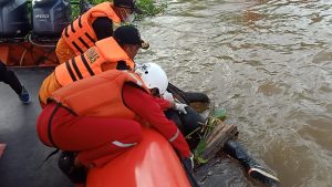 Empat Hari Tenggelam, Penumpang Speed Boat Akhirnya Ditemukan Team SAR Gabungan Empat Hari Tenggelam, Penumpang Speed Boat Akhirnya Ditemukan Team SAR Gabungan