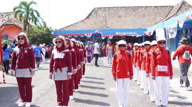 Lomba Gerak Jalan antar Instansi Ramaikan HUT RI