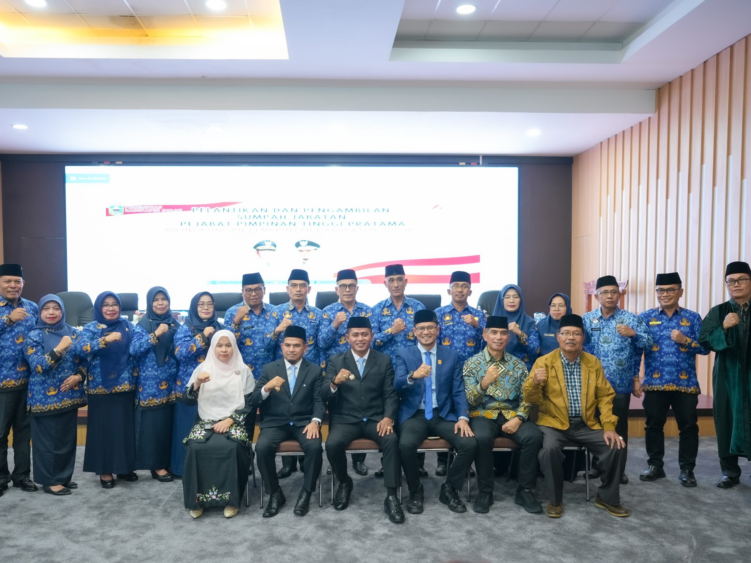 Bupati Jon Firman Pandu Lantik Pejabat Pimpinan Tinggi Pratama di Lingkungan Pemkab Solok