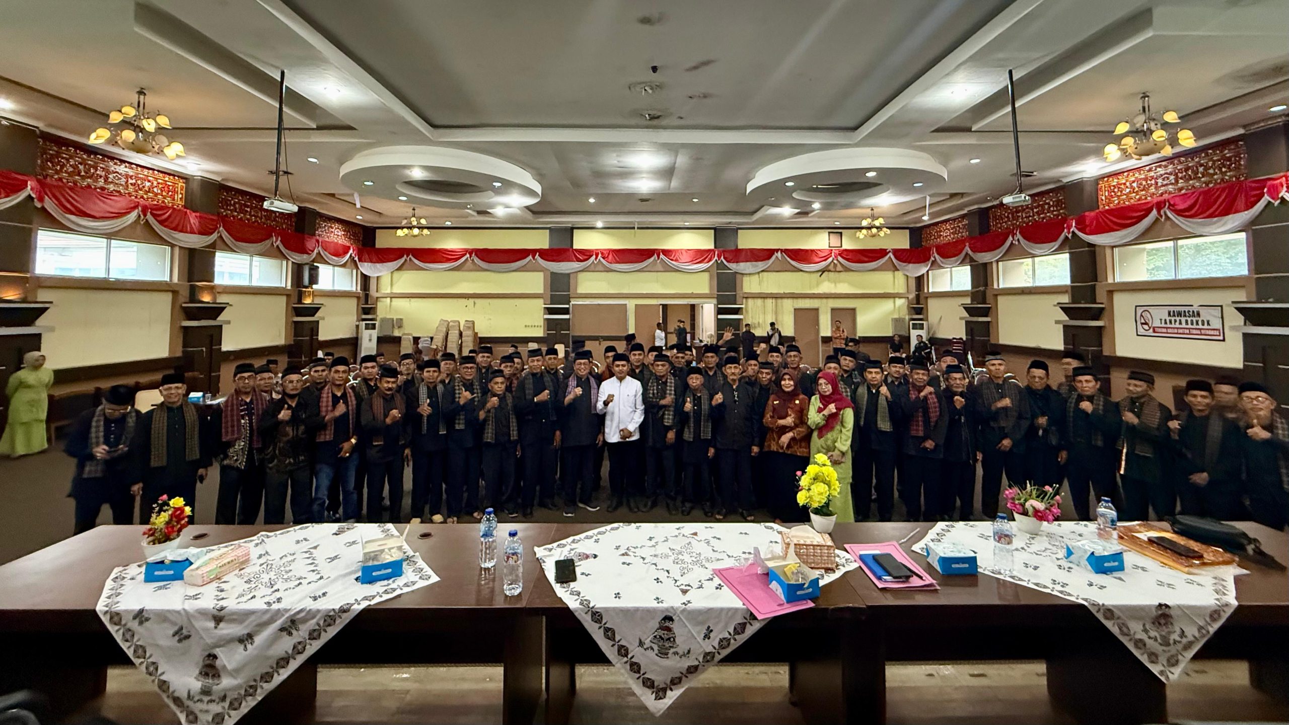 Bupati Solok Hadiri Rapat Kerja dan Pengukuhan Ketua LKAAM Kecamatan se-Kabupaten Solok Masa Bakti 2025-2030