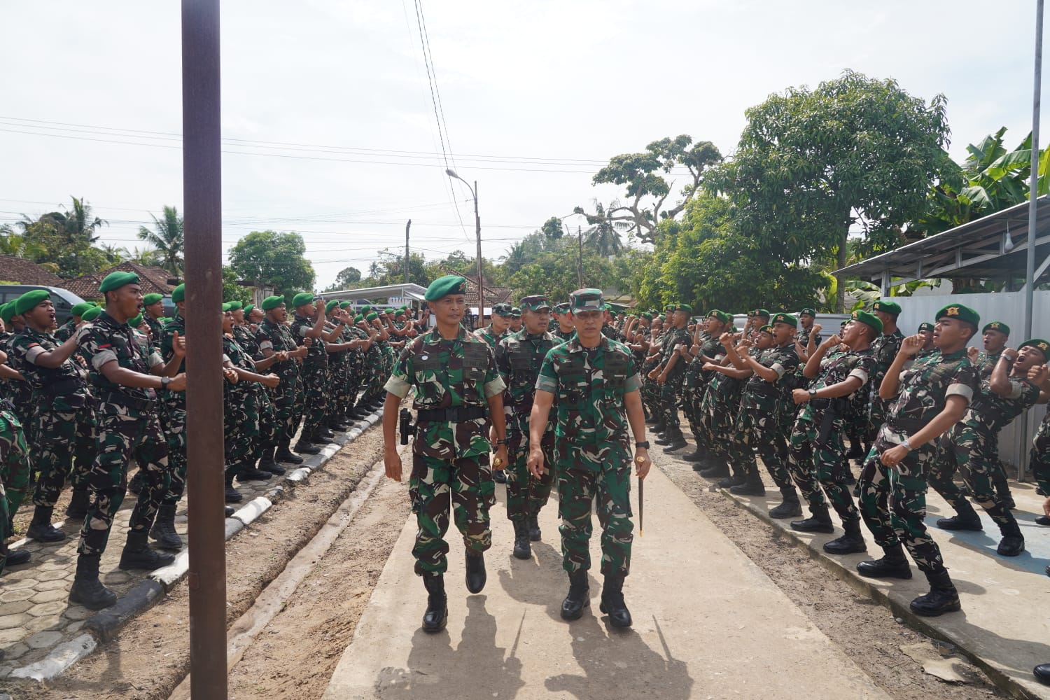 Pangdam II/Sriwijaya Perkuat Pembinaan Satuan, Yonif TP 949/Depati Reksa Didorong Profesional, Disiplin, dan Mandiri Pangan