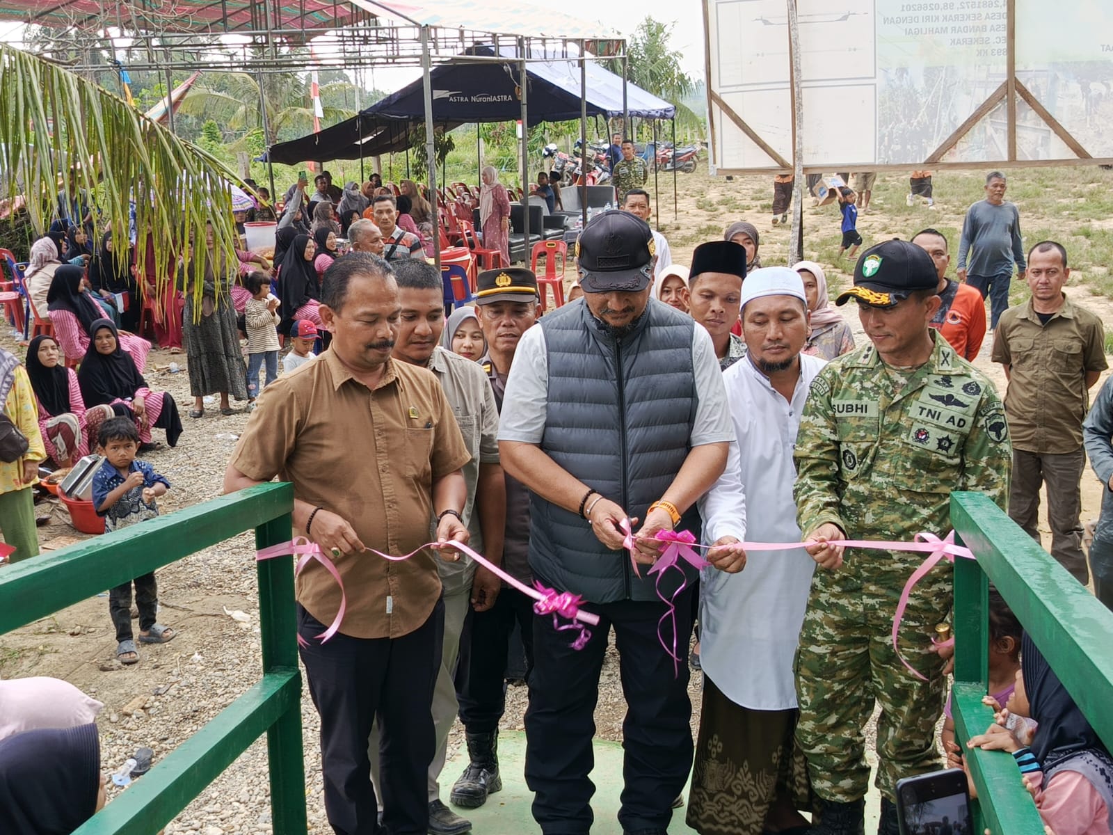 Jembatan Gantung Perintis Garuda di Sekerak Di Resmikan Oleh Bupati