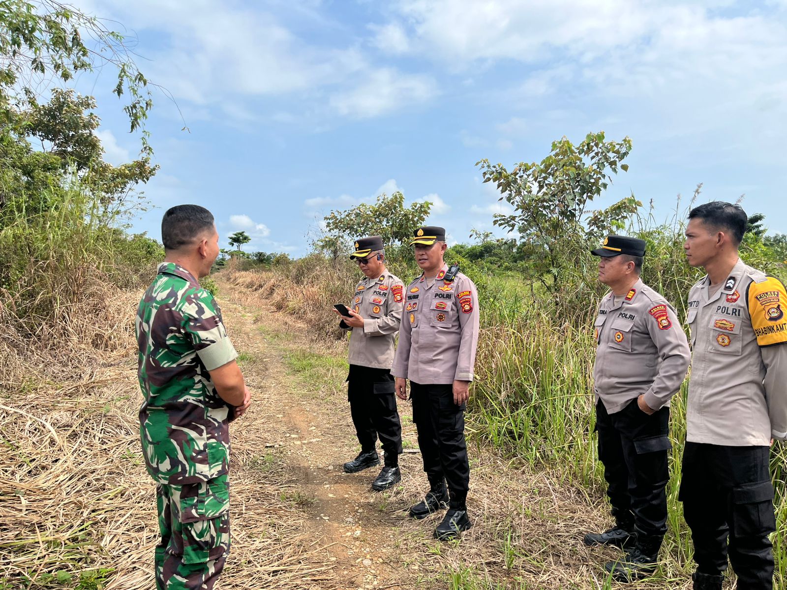 Polres Muratara Cek Lahan di Karang Jaya untuk Dukung Program Ketahanan Pangan
