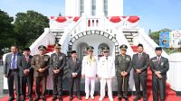 Di Bawah Jam Gadang, Bukittinggi Hadirkan Prosesi Bersejarah Penyerahan Bendera Pusaka
