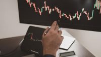 Midweek Volatility: Strategi Aman Menghadapi Rilis Data Ekonomi Berdampak Tinggi