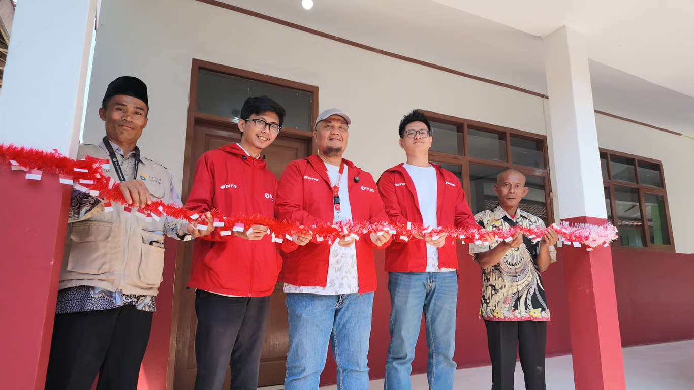 OCBC Syariah dan Rumah Wakaf Salurkan Wakaf untuk Dukung Pendidikan & Keterampilan Siswa di Pelosok Garut