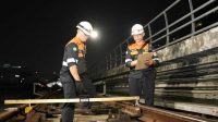 Di Balik Keselamatan dan Kelancaran Perjalanan, Petugas LRT Jabodebek Rutin Periksa dan Rawat Jalur Di Balik Keselamatan dan Kelancaran Perjalanan, Petugas LRT Jabodebek Rutin Periksa dan Rawat Jalur