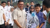 Wako Serahkan Bantuan Perlengkapan Murid Baru untuk 3.619 Siswa SD-SMP Bukittinggi