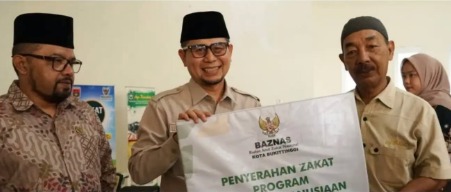 Pemko Bukittinggi Bersama BAZNAS Salurkan Zakat Rp38,87 Juta kepada 52 Mustahik